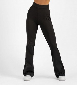 Брюки Черный
Женские брюки прилегающего силуэта, расширенные к низу.
Материал:
Biflex Pro - прочная ткань, которая характеризуется высокими эксплуатационными свойствами. В отличии от Biflex имеет мато