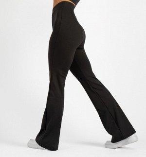 Брюки Черный
Женские брюки прилегающего силуэта, расширенные к низу.
Материал:
Biflex Pro - прочная ткань, которая характеризуется высокими эксплуатационными свойствами. В отличии от Biflex имеет мато