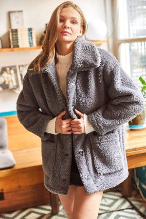 Женская серая плюшевая куртка большого размера на пуговицах и с карманами без подкладки CKT-19000328