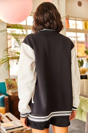 Женская бело-черная куртка оверсайз в рубчик с карманами и аппликациями в виде букв CKT-19000307