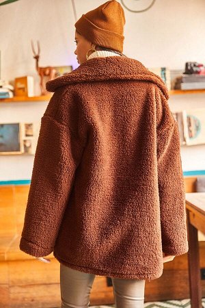 Женская плюшевая куртка большого размера на пуговицах и карманах без подкладки горько-коричневого цвета CKT-19000328