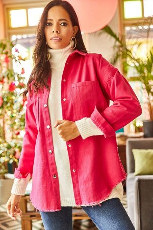 Женская куртка оверсайз из хлопкового габардина цвета фуксии с карманами и принтом CKT-19000329