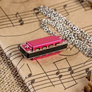 Губная гармошка Music Life 4 отверстия, 8 тонов, 3,5х1,5х1см, цепь 28см, розовая