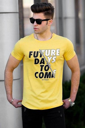Желтая мужская футболка с принтом 4475