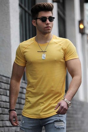 Желтая мужская футболка с принтом 4466