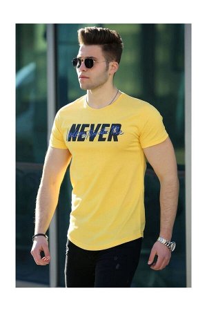 Желтая мужская футболка с принтом 4477