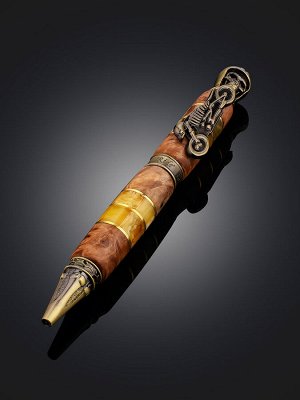 Необычная ручка для мотоциклиста «Призрачный гонщик» из дерева и янтаря