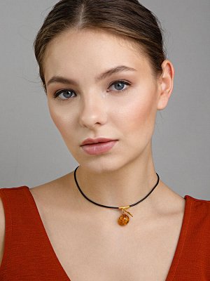 Чокер-шнурок с подвеской из натурального янтаря «Яблочко»