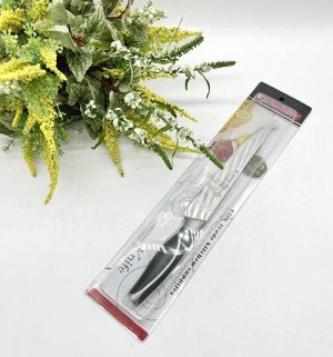 Нож FESSLE Нож FESSLE Материал: ручка-пластик, лезвие-нержавеющая сталь Размер: длина лезвия 20 см
