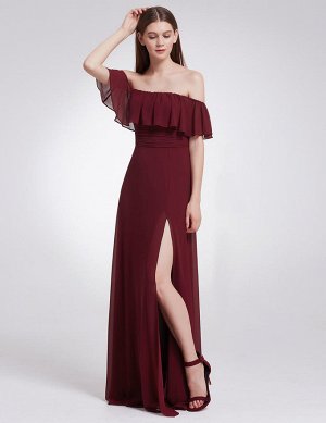 Нежное вечернее бордовое платье с воланом ниже плеч