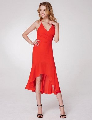 Красное коктейльное платье на тонких бретелях и с силуэтом рыбка