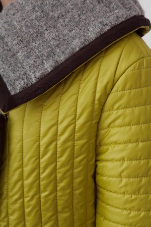 Куртка Укороченная куртка из трехслойного материала (сэндвич ткань) с параллельной стежкой. Два кармана. Застежка – металлические кнопки. Без подкладки.
Состав: 26% шерсть, 74% полиэстр.