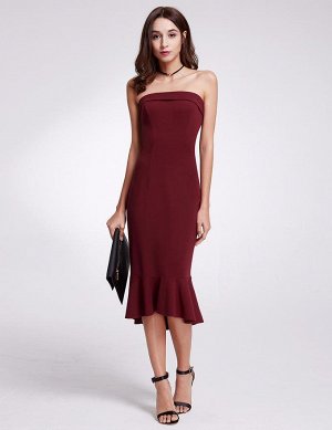 Короткое бордовое платье без лямочек с воланом по низу юбки