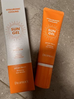 Легкий освежающий солнцезащитный гель с гиалуроновой кислотой  HYALURONIC COOLING SUN GEL SPF 50+ PA+++  "