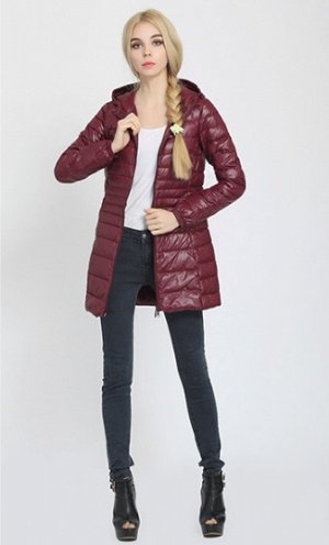 Женская удлиненная ультралегкая куртка  С КАПЮШОНОМ, цвет бургундия