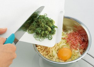 Доска разделочная кухонная c рельефной поверхностью с бортиком, 241 мм*361 мм*11 мм. Япония