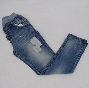 Джинсы джинсы с модными "заплатками"
95% хлопок, 5% эластан