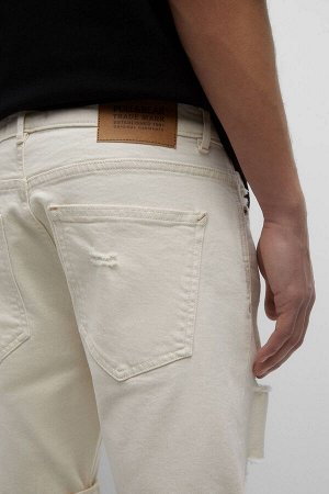 Мужские белые рваные джинсовые бермуды 04691512