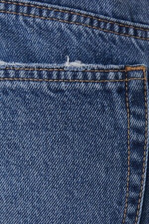 Потертая мама в облегающей джинсовой ткани 00245352