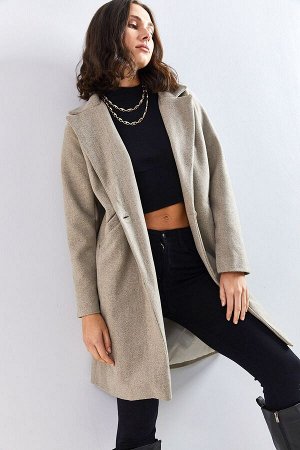 Женское пальто с карманом на одной пуговице 40071013