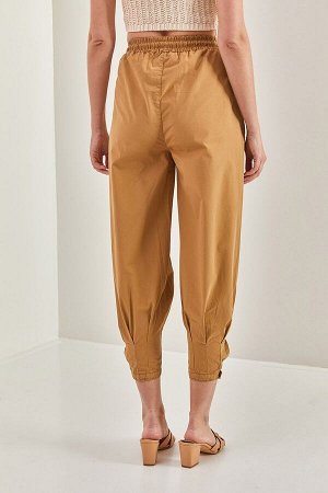 Женские брюки с эластичной резинкой на талии и штанинами на кнопках 40811007