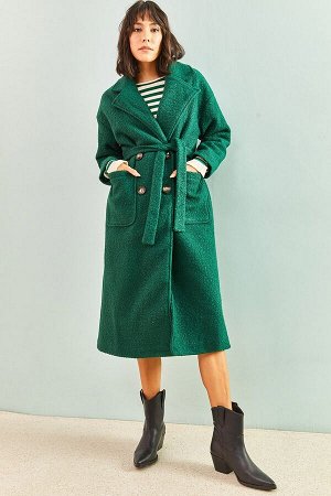 Женское пальто с поясом и большим двойным карманом 40041011