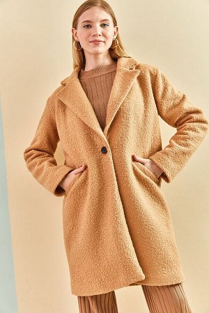 Женское короткое тканевое пальто с запахом 8089