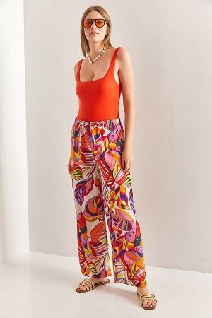 Женские льняные брюки с эластичной талией и разноцветным рисунком 40851025