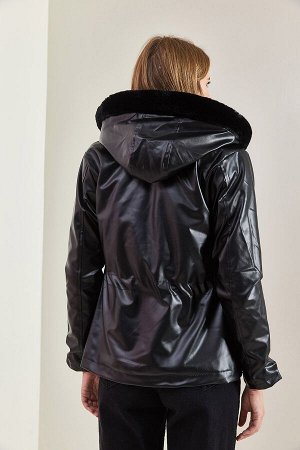 Женское кожаное пальто с капюшоном и плюшевой талией с деталями 40201010