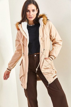 Женское пальто из ткани Bondik с капюшоном, меховыми рукавами и ребристым краем 8130
