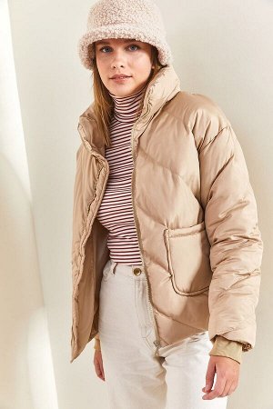 Женская пуховая куртка с карманом на молнии 40111033