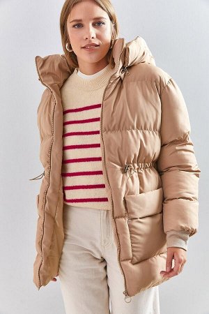 Женская надувная куртка с капюшоном и съемной резинкой на талии 40111024