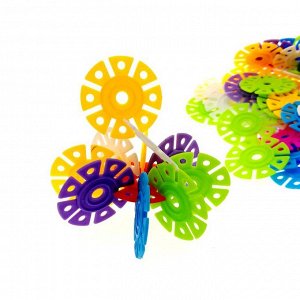 Пазлы Развивающая игрушка-пазл! Цветные детальки можно соединять друг с другом, получая каждый раз новую фигурку. Развиваем воображение и моторику! В комплекте 150 шт.