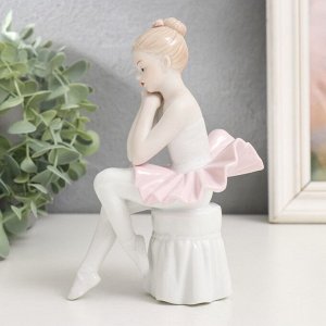 Сувенир керамика "Малышка-балерина в пачке с розовой юбкой на пуфе" 15х10,5х7,5 см