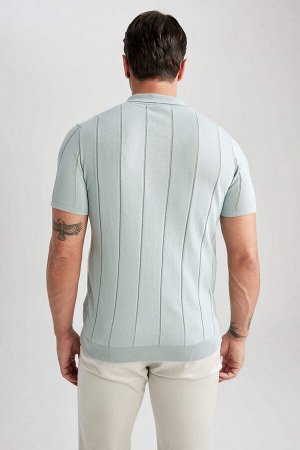Современная трикотажная футболка с воротником поло и коротким рукавом