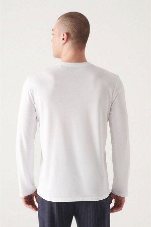 Белая ультрамягкая хлопковая футболка с круглым вырезом и длинными рукавами E001076
