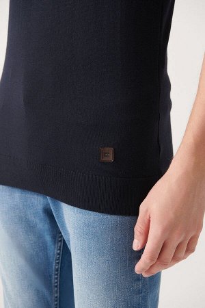 Темно-синяя трикотажная футболка с круглым вырезом на груди и рукавами A31Y5116