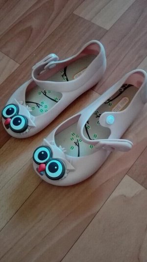 Резиновые туфли для девочки