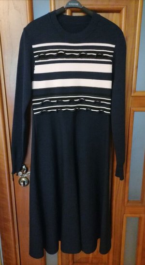 Вязаное трикотажное платье