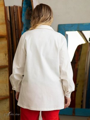 Жакет Стильный удлиненный жакет, стилизованный под «джинсовую рубашку», изготовлен из смесовой ткани с эластаном. Модель прямого силуэта, с рубашечным воротником и длинным втачным рукавом. По низу рук