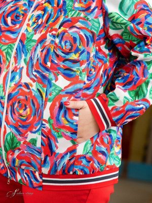 Жакет Модный жакет-бомбер прямого силуэта, с круглой горловиной и застежкой на молнию. Модель выполнена из смесовой ткани с большим содержанием натурального волокна. Дизайн ткани выполнен в ярких, соч