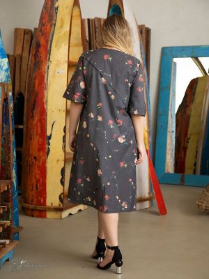 Платье Стильное платье прямого силуэта выполнено из смесовой ткани с большим содержанием натурального волокна. Дизайн ткани выполнен приглушенными, как будто слегка припудренными красками, отчего изде