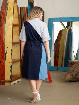 Платье Эффектное платье прямого силуэта, длиной до середины икры, выполнено на основе трехцветной комбинации из натуральной смесовой ткани с эластаном. Модель с рубашечным воротником на стойке. Издели