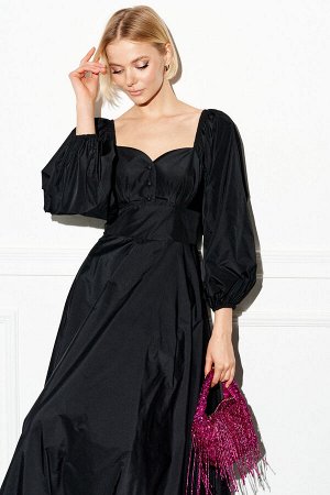 Платье Рост: 170 Состав ткани: ПЭ-100%; Платье полуприлегающего силуэта выполнено из плотного полотна с блеском черного цвета. Идеальный вариант платья для создания вечернего образа. Характеристики: п