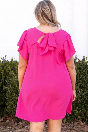 Розовое платье плюс сайз прямого кроя с развевающимся рукавом