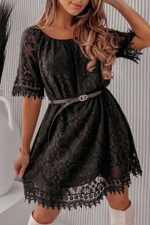 Черное гипюровое платье с круглым вырезом и коротким рукавом