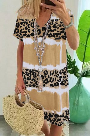 Бежевое леопардовое платье-футболка с V-образным вырезом