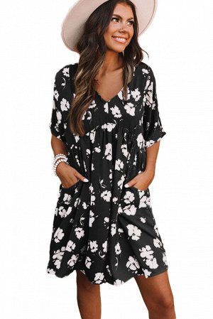 Черное платье беби-долл с цветочным принтом и V-образным вырезом