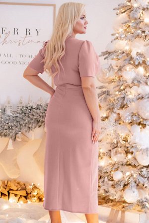 Розовое платье-миди плюс сайз с V-образным вырезом и коротким рукавом