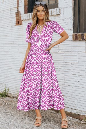 Розовое платье-макси с геометрическим принтом и кисточками